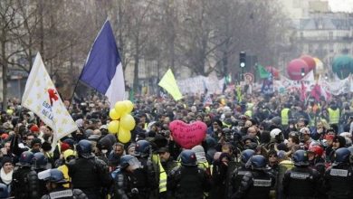 صورة احتفالاً بـ«عيد العمال».. مظاهرة مليونية ضد نظام التقاعد الفرنسي  أخبار السعودية