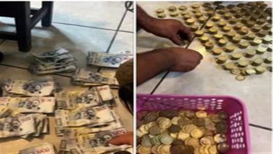 صورة بعد عامين من “التحويش”.. كسر حصالته على الهواء فأبهر متابعيه بهذا الأمر