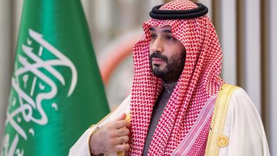 صورة الأمير محمد بن سلمان يعزي ولي عهد الكويت في وفاة الشيخ محمد الصباح