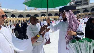 صورة توزيع 20 ألف مظلة على قاصدي المسجد الحرام