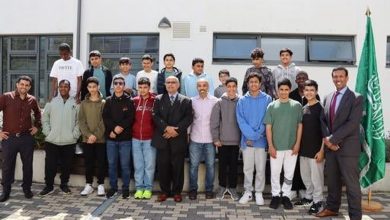 صورة سفير المملكة لدى إيرلندا يزور فريق “واثق” السعودي في أثلون