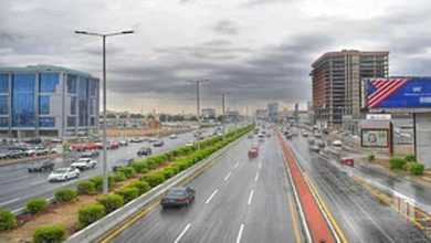 صورة أمطار رعدية مصحوبة برياح نشطة على عدة مناطق