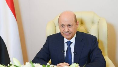 صورة رئيس مجلس القيادة الرئاسي: الدعم الاقتصادي السعودي صمام أمان اليمن  أخبار السعودية