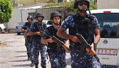 صورة قناة عبرية تزعم: حماس نجحت بتجنيد عشرات العناصر من الأمن الفلسطيني بالضفة