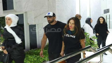 صورة زينة تقدم واجب العزاء في شقيق الفنان محمد فؤاد