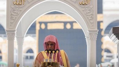 صورة خطيب المسجد الحرام: الملحد يتبع الوهم.. مناقض للعقل والفطرة.. ولم يستوعب أدلة الإيمان  أخبار السعودية