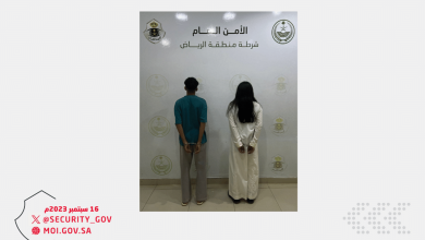 صورة شرطة الرياض تقبض على شخصين أوقفا مركبتيهما في طريق عام وعرقلا حركة السير