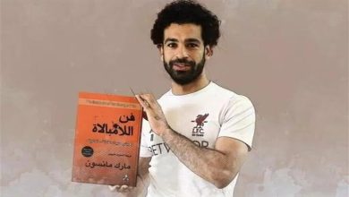 صورة “محدش راح شد محمد صلاح من شعره”.. مؤلف “سفاح الجيزة” يدافع عن منتقدي محمد صلاح