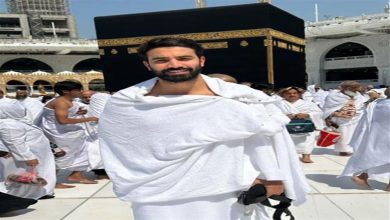 صورة حازم إيهاب يؤدي مناسك العمرة (صورة)