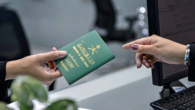 صورة «الجوازات»: تسليم الجواز القديم وتفعيل «الجديد» شرط للسفر خارج السعودية  أخبار السعودية