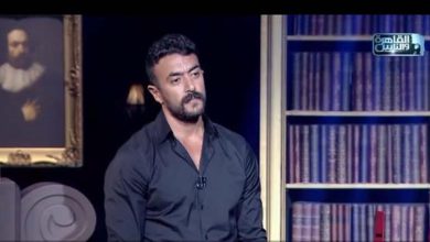 صورة أحمد العوضي ضيف “حبر سري”.. ويعلق: تم تصوير الحلقة قبل الأحداث