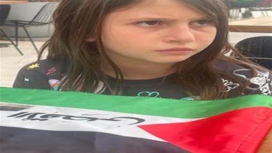 صورة ابنة حلا شيحة بالعلم الفلسطيني.. ووالدتها تعلق: “الأمل في الجيل اللي جاي”