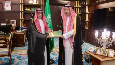صورة حسام بن سعود: الطُرق الآمنة تقلّص زمن الوصول للخدمات  أخبار السعودية