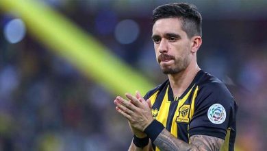 صورة بعد الهزيمة بخماسية.. لاعب الاتحاد يتجه إلى غرفة تغيير ملابس النصر لهذا السبب (فيديو)