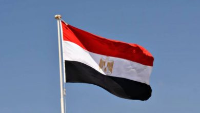 صورة بدء فرز أصوات الناخبين بعد انتهاء الاقتراع في انتخابات الرئاسة المصرية