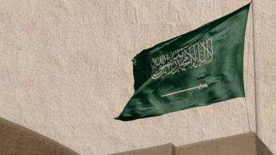 صورة السجن سنة و3 آلاف غرامة لمن أهان العلم  أخبار السعودية