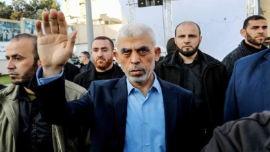 صورة جيش الاحتلال ينشر فيديو للسنوار بنفق بخان يونس