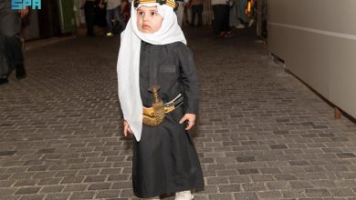 صورة بالصور.. جدة التاريخية تشهد توافد الأهالي والزوار للاستمتاع بفعاليات يوم التأسيس