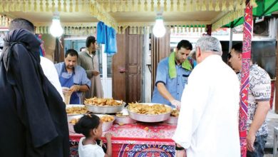 صورة البسطات الرمضانية تجذب أهالي ينبع في رمضان