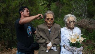 صورة صور أغرب من الخيال.. حكاية قرية تعيد جثث الموتى من القبور إلى منازلهم كل عام