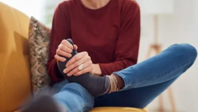 صورة ما أسباب ثقل الرِّجلين عند النساء؟.. وما علاجها؟