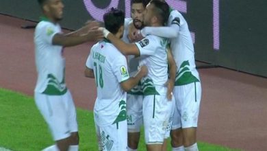 صورة “بفارق نقط حُسمت بآخر جولة”.. الرجاء يتوّج بطلًا للدوري المغربي