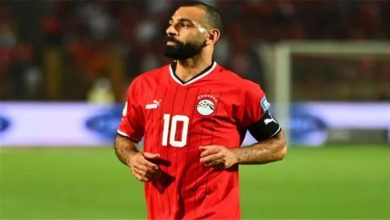 صورة محمد صلاح ينشر صورة مع هؤلاء.. وعمر جابر يعلق