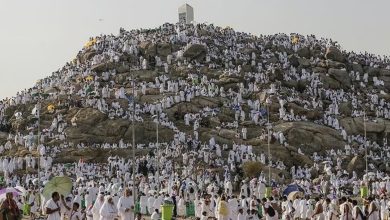 صورة ضيوف خادم الحرمين يستقرون في مشعر عرفات لأداء الركن الأعظم في الحج