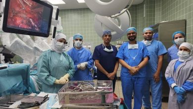 صورة فريق طبي سعودي يستأصل الغدة الدرقية بالروبوت الجراحي  أخبار السعودية