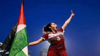 صورة بالدبكة..  لاعبات الأهلي يستقبلن لاعبة منتخب فلسطين المنضمة حديثًا (فيديو وصور)