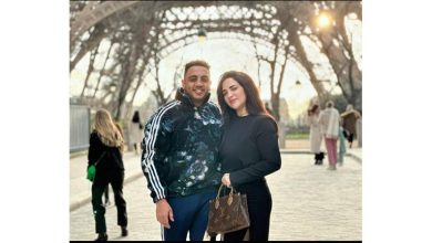 صورة بهدة الطريقة.. أوس أوس يحتفل بعيد زواجه: “بحبك يا وش السعد”