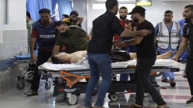 صورة جراح أمريكي يوثق الكارثة الطبية في غزة: “نفتقر إلى كل شيء”