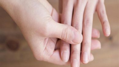 صورة ما أسباب وأعراض التهاب مرقد الظفر؟