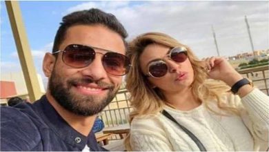 صورة بعد احتفالهم بعيد زواجهم الـ 14.. 20 صورة لحكاية حب عمرو السولية وزوجته