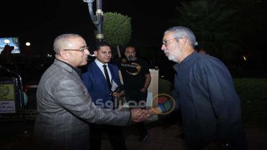 صورة مدحت العدل يقدم واجب العزاء في الشاعر الراحل أحمد علي موسى