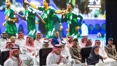 صورة وزير الرياضة يلتقي بوفد الـ «FIFA» في زيارته التفقدية للمملكة