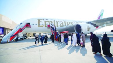 صورة طائرة «الإمارات A380» تستقطب آلاف الزوار في معرض البحرين للطيران