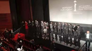 صورة محمود حميدة يُمازح جمهور “موعد مع الماضي”.. وآسر ياسين يشكر “القاهرة السينمائي”- صور