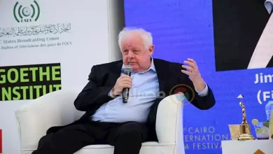 صورة بالصور| “القاهرة السينمائي” يكرم المخرج جيم شيريدان بعد مشاركته في محاضرة اليوم