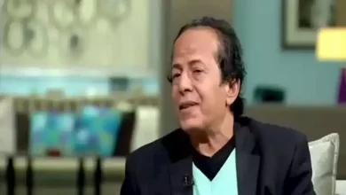 صورة “في حالة حرجة جدًا”.. مصطفى كامل يطلب الدعاء للفنان عادل الفار