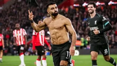 صورة عمرو عرفة لـ محمد صلاح بعد تألقه بالدوري الإنجليزي: “ربنا يزود في إنذاراتك”