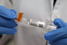 صورة لقاح ضد الإنفلونزا وكورونا يثير الجدل.. هل يضع حدا للفيروسات؟