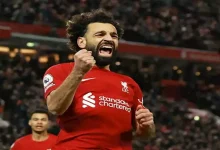 صورة 10 صور لكتب يقرأها محمد صلاح