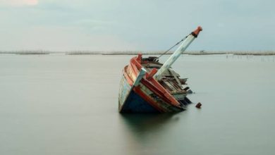 صورة | مصر: 17 مفقودا بعد غرق مركب سياحي في البحر الأحمر