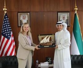 صورة وزير العدل يستقبل السفيرة الأمريكية المتجولة في مجال رصد ومكافحة الاتجار بالأشخاص وتهريب المهاجرين