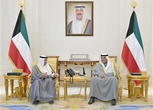 صورة سمو ولي العهد يستقبل الأمين العام لمجلس التعاون لدول الخليج العربية