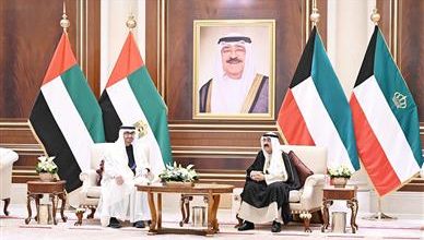 صورة سمو الأمير ورئيس الإمارات يترأسان جلسة المباحثات الرسمية بين البلدين