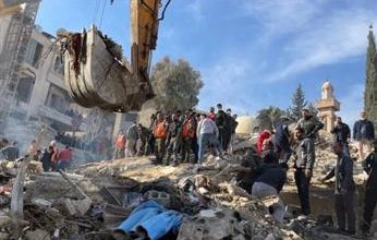 صورة وزارة الدفاع السورية: استشهاد 7 مدنيين وإصابة 20 في عدوان جوي إسرائيلي استهدف مبنى سكنيا في ريف #دمشق