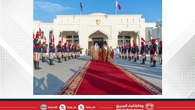 صورة سمو ولي العهد رئيس مجلس الوزراء في مقدمة مودعي سمو الشيخ خالد بن محمد بن زايد آل نهيان لدى مغادرته البلاد