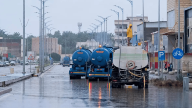 صورة أمين الجوف يقف ميدانيًا على شبكات تصريف مياه الأمطار